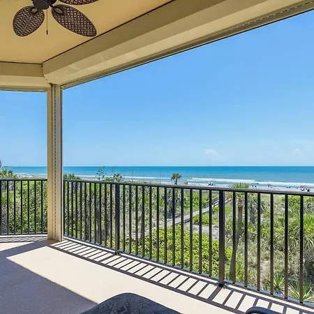 Oceanfront 3-Bedroom With Wrap-Around Views